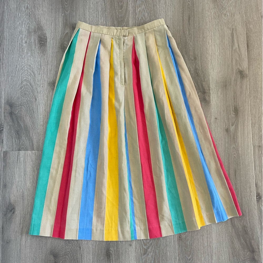 Striped pleated skirt